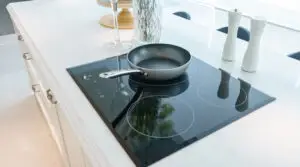 Professionele inductiekookplaat installatie door MDK Elektro